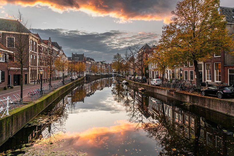 Leiden - Coucher de soleil sur un Rapenburg automnal (0087) par Reezyard