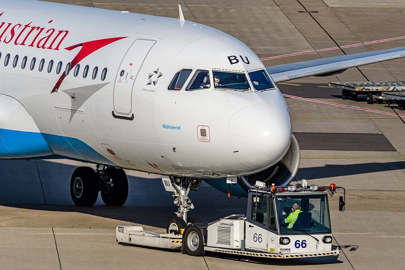 Nez d'un Airbus A320-200 d'Austrian Airlines. par Jaap van den Berg