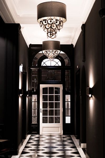 Schwarzes und weißes Kloster von Linda Hanzen