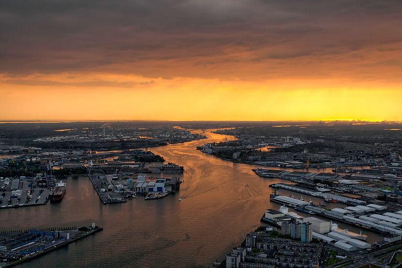 Gloed over de nieuwe Maas by Roy Poots