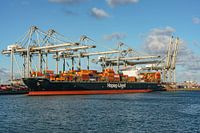 Das Containerschiff Tirua von Hapag Lloyd.