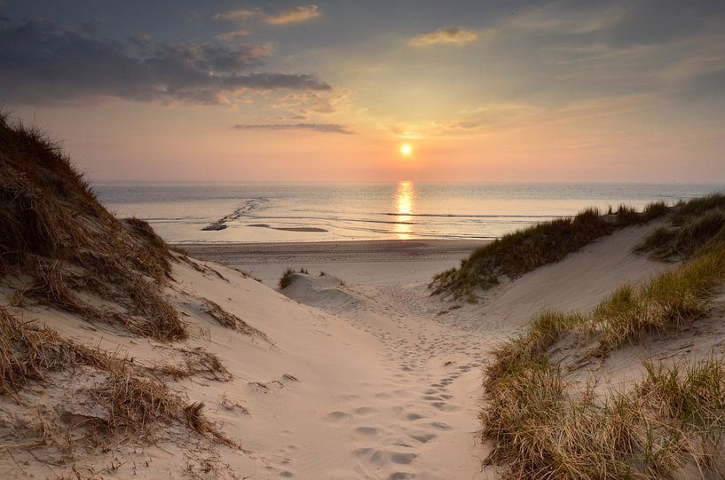 Sonnenuntergang auf Texel am Pfahl 9 von Martin Jansen