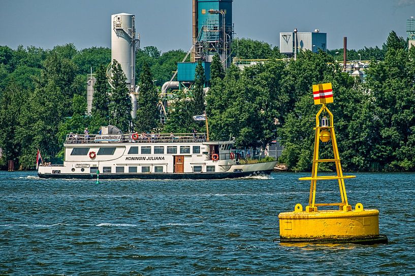 Amsterdam het IJ by Hans Lebbe
