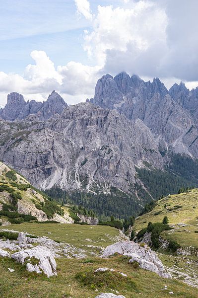 Pointed mountains by Lynn Haverhals
