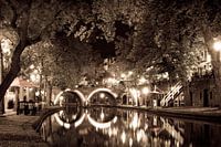 Der "Oude Gracht" Kanal in Utrecht während eines schönen Sommerabend.