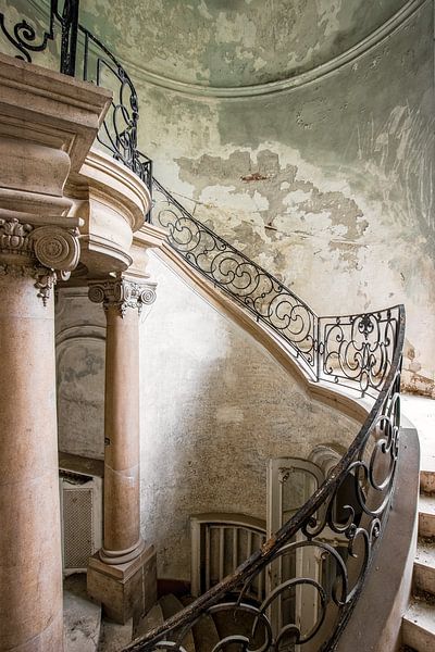 Portail d'entrée d'une villa d'Europe de l'Est par Gentleman of Decay