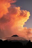 Vulkan in den Wolken