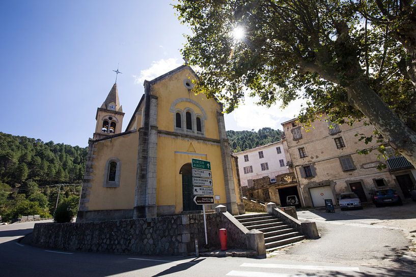 Dorp in Corsica, Frankrijk von Rosanne Langenberg