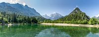 Superbe vue panoramique sur le lac Jasna, Kranjska Gora, Slovénie, avec les Alpes en arrière-plan.