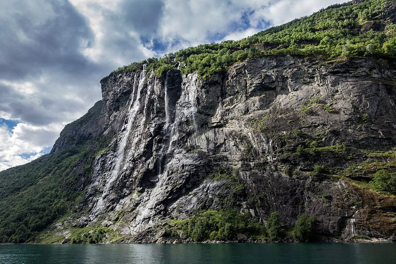 Wasserfall im Geirangerfjord von Rico Ködder