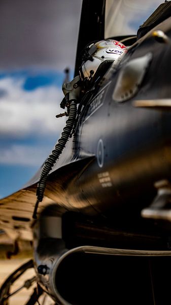 Demo F-16 helmet detail by ross_impress