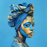 Faszinierende Frau mit blauer und gelber Gesichtskunst und Turban