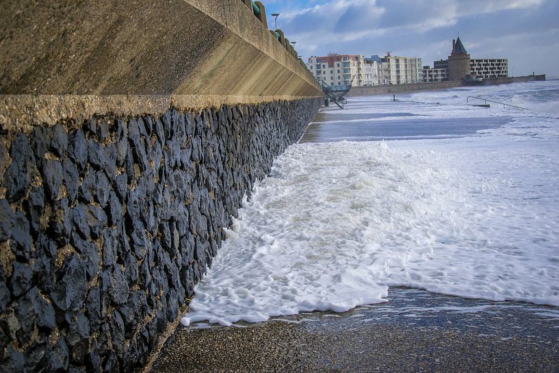 Natte voeten by Roland van Tilborg