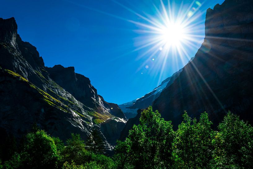 Grindelwald Zwitserland zon en gletsjer. von Gideon Onwezen