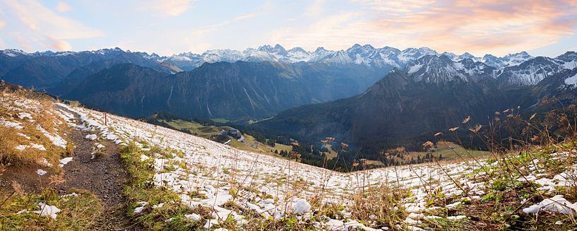 Alpenkette im Frühjahr. Blick vom Fellhorn bei Oberstdorf von SusaZoom