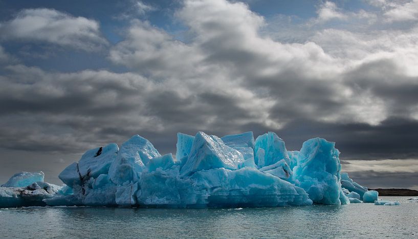Ice lake Jokulsarlon Iceland by Menno Schaefer