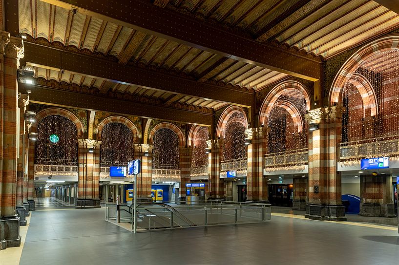 Ausgangssperre in Amsterdam - Amsterdam Hauptbahnhof von Renzo Gerritsen
