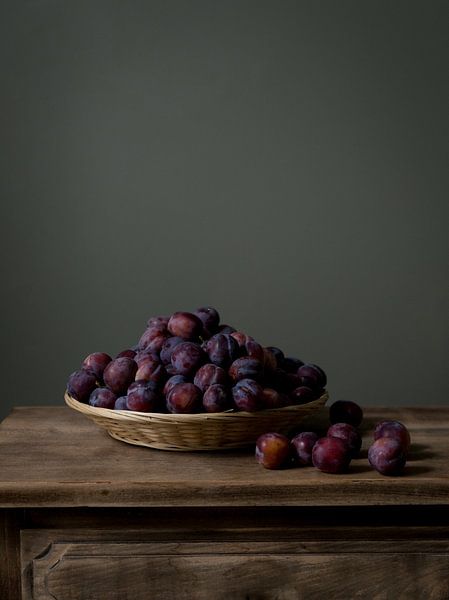 Alte Meister leben noch mit Pflaumen von Natalia Balanina