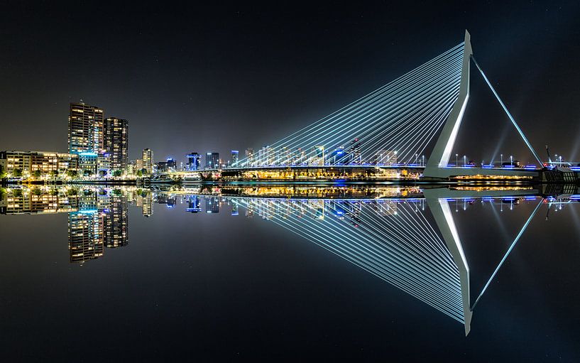 Miroir du pont Erasmus 1 par Joram Janssen