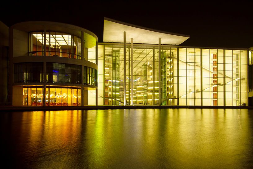 BERLIN Regierungsviertel Glasfassade - the glassfacade von Bernd Hoyen