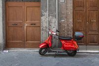 Rode Vespa scooter in Italië