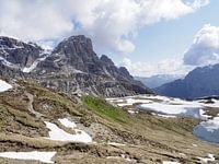 Spektakuläres Bergfoto der berühmten Drei Zinnen in den Dolomiten – ein zeitloses Motiv für alle Bergliebhaber. Klare Strukturen, beeindruckende Felswände und die unverwechselbare alpine Kulisse