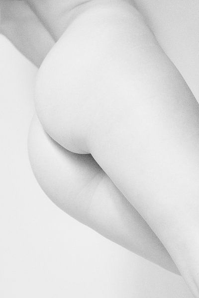 Female Sculpture Highkey by Albert van de Meerakker