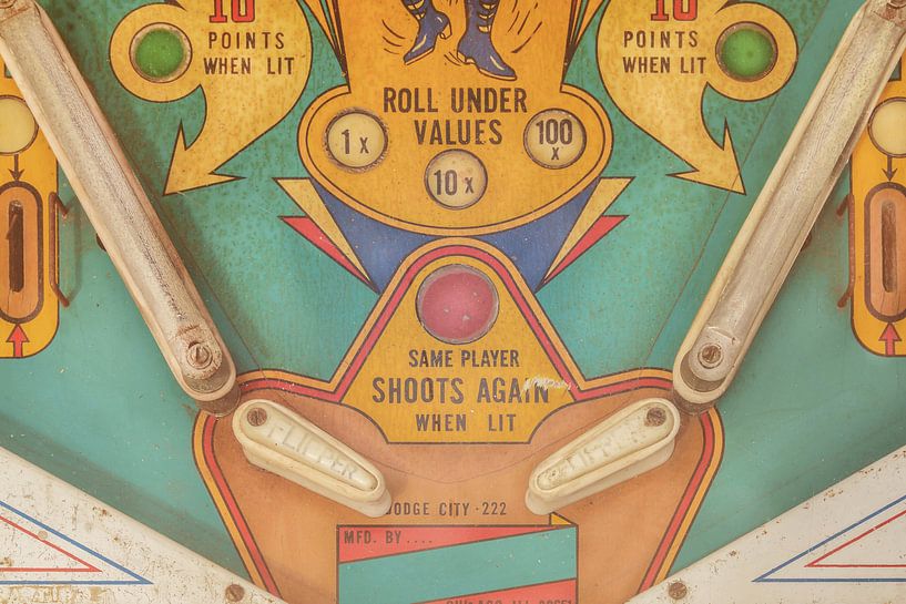 Einem verwitterten Vintage Flipper-Maschine von Martin Bergsma