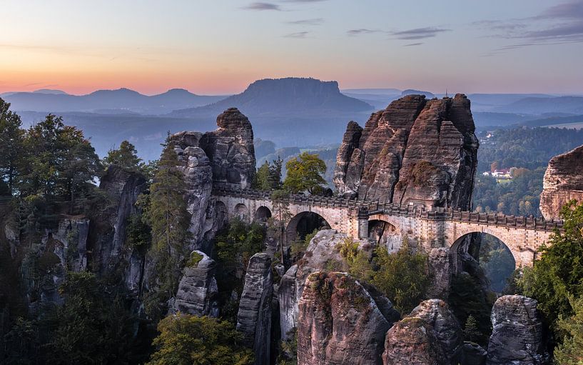 Basteibrücke zum Sonnenaufgang von Nils Steiner