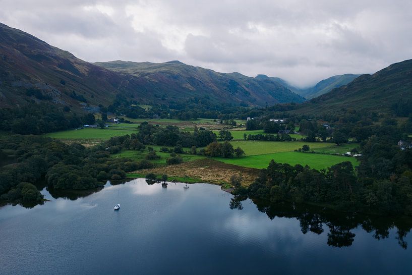 Drohnenaufnahme des Ullswater bei Glenridding im Lake District, England von Sander de Vries