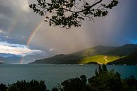 Regenbogen in Lac de Serre-Ponçon