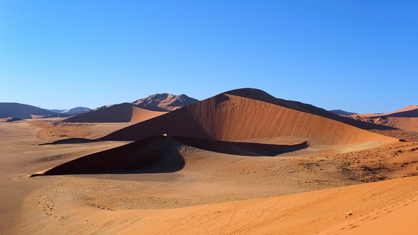 Sossusvlei, minimalistische Landschaft von Nicolas Vangansbeke