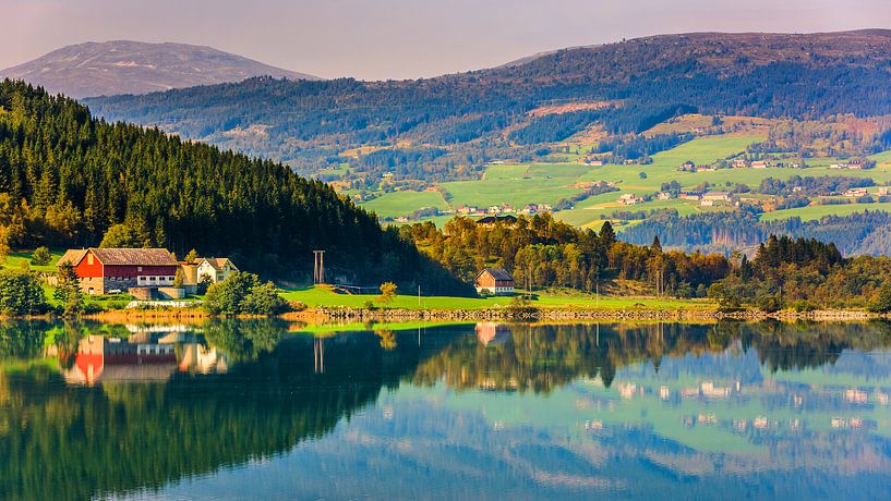 Bergheimsvatnet, Gloppen, Sogn og Fjordane, Norwegen von Henk Meijer Photography