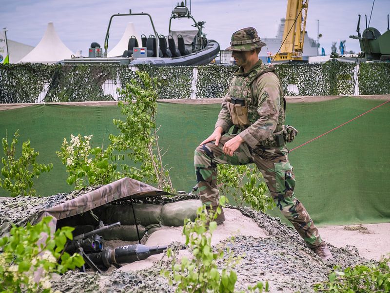 Die Marine ist bereit zu helfen von Martijn Tilroe