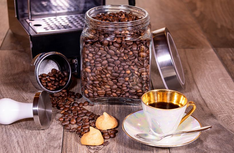 Espresso and cookies by Peter Baier