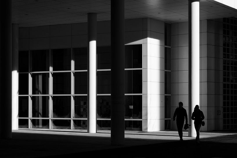 Silhouetten auf dem Turfmarkt in Den Haag von Rini Braber