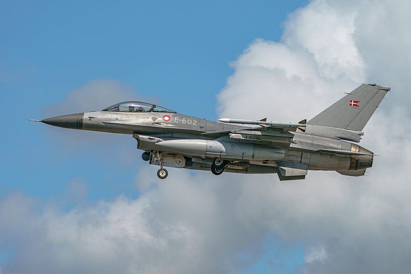 Redémarrage du F-16AM danois lors du meeting aérien de Karup 2022. par Jaap van den Berg