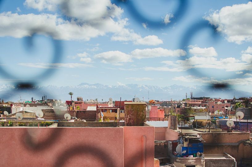 Marrakech mit Blick auf das Atlasgebirge von Vera van den Bemt