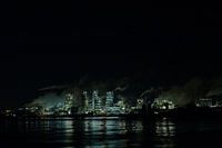 Nachtsicht eines Chemiewerks