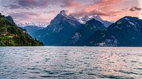 Sonnenuntergang am Vierwaldstättersee in der Schweiz