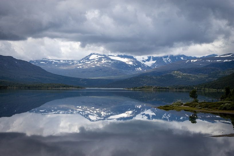 mirror image by Sebastian Stef