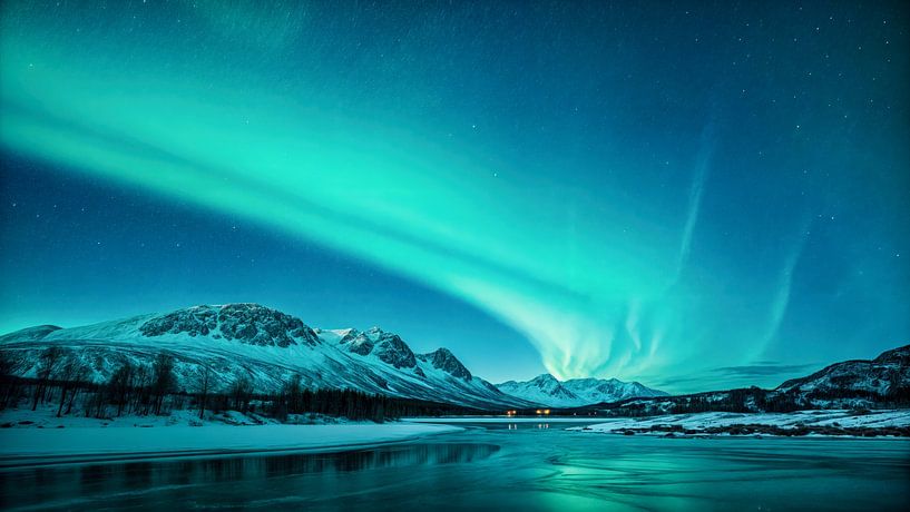 Polarlichter über einer Winterlandschaft von Klaus Tesching - Art-AI