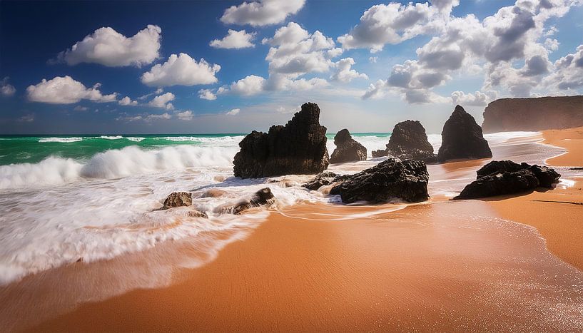 Plage avec rochers dans la mer par Mustafa Kurnaz