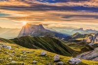 Sonnenaufgang über Langkofel und Plattkofel  in den Dolomiten