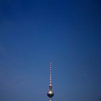 Fernsehturm in a blue sky | Berlin | minimalist travel photography
