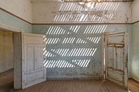 Sonnenstrahlen durch das Dach