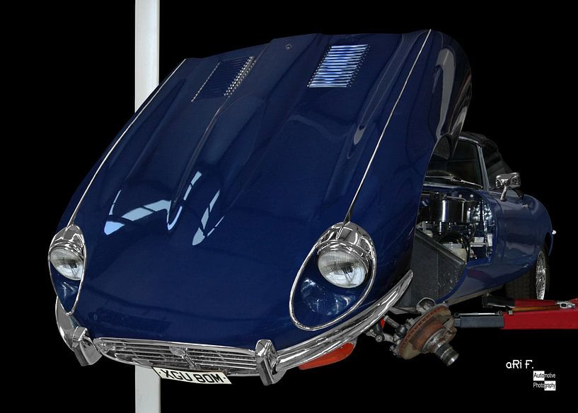 Jaguar E-Type Series 3 auf Hebebühne von aRi F. Huber