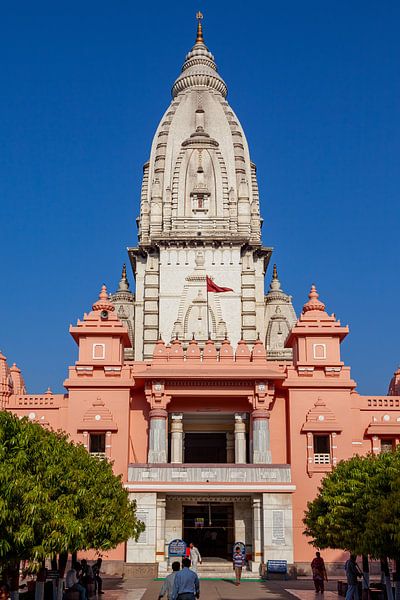 The Kashi Vishwanath Temple in Varanasi by Roland Brack
