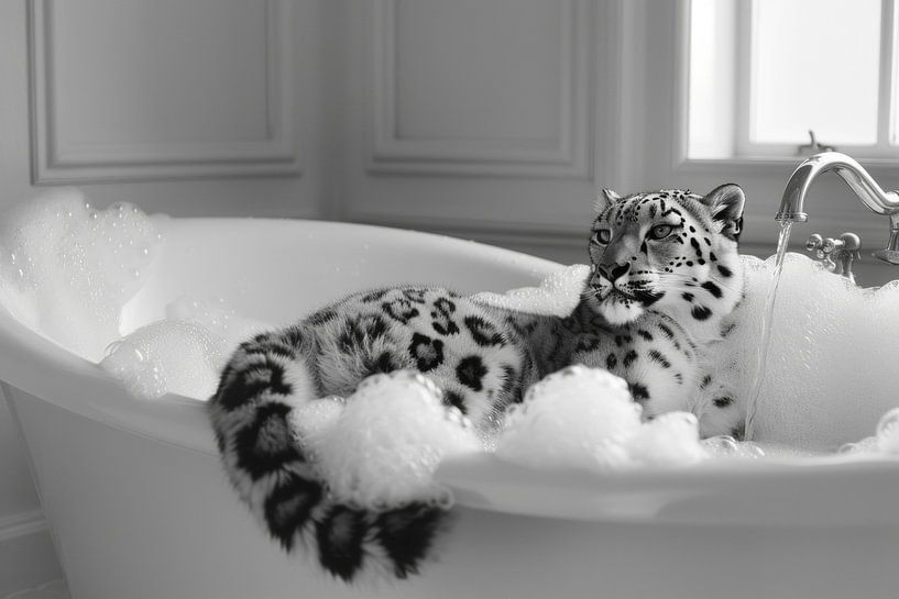 Snow leopard in the bathtub - A breathtaking bathroom picture for your WC by Poster Art Shop