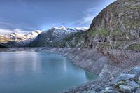 Bergsee in der Alpinen Abendruhe am Mattmark – Ein Tanz aus Licht und Schatten